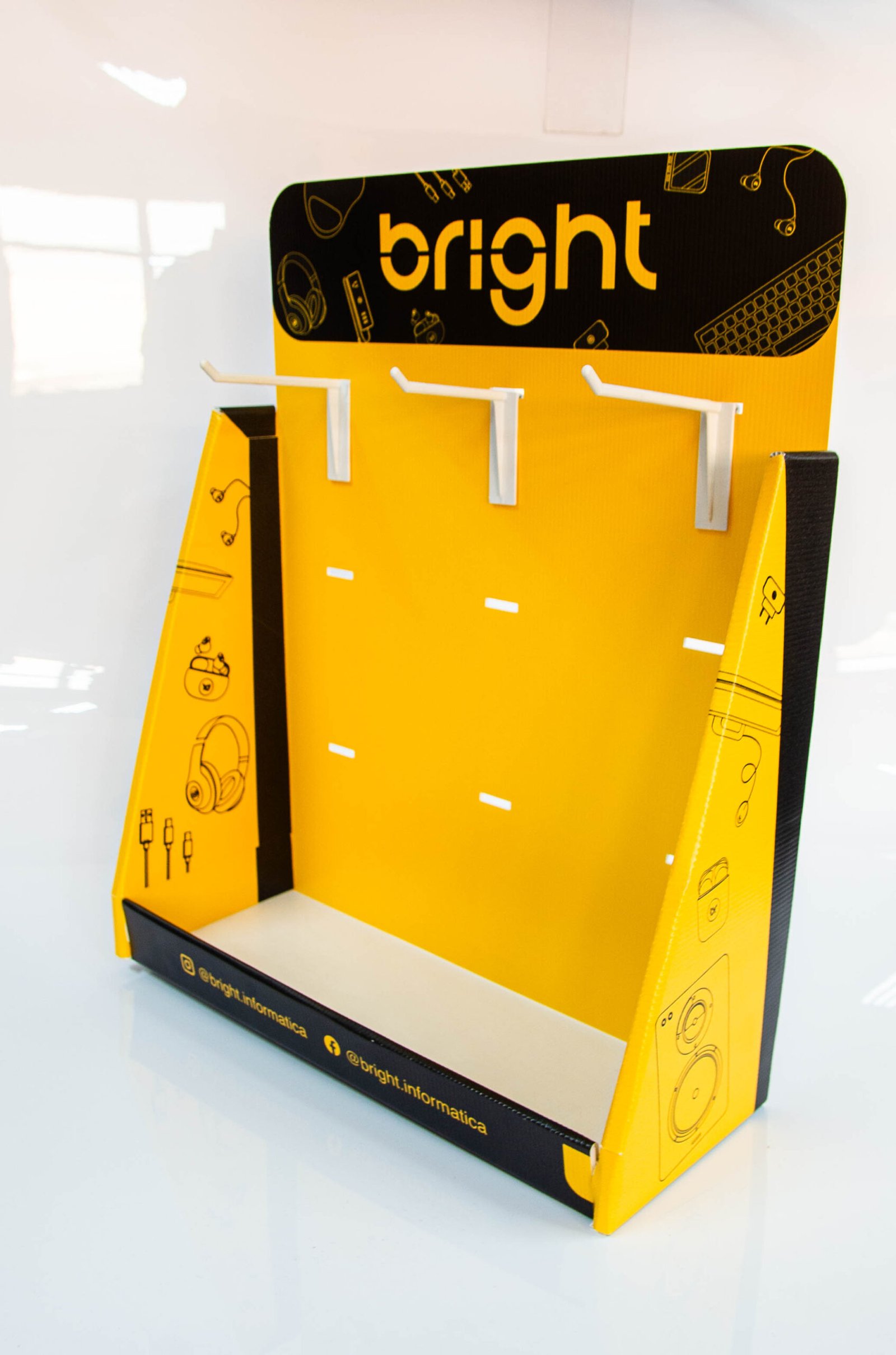 Display de gôndola personalizado Bright para acessórios, adequado a ações de cross merchandising